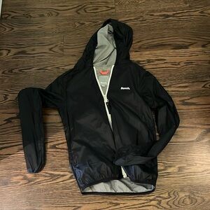Bench windbreaker
